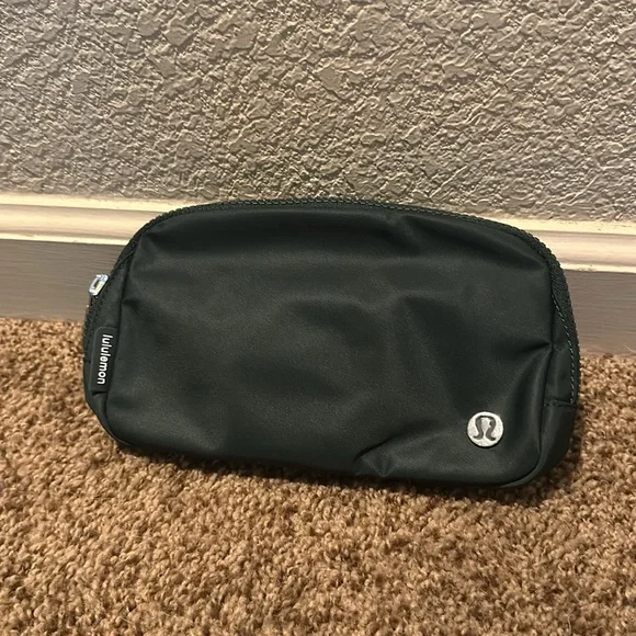 New Lululemon Belt Bag - Picture 3 of 5